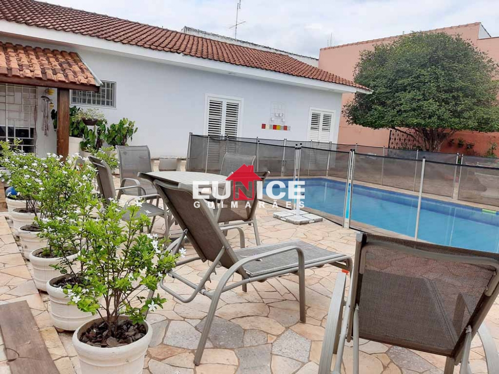 Belíssima residência com 445m² construção e 845m²terreno!