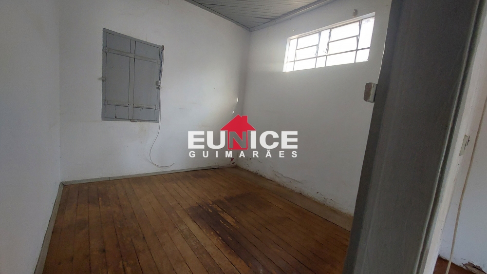 Terreno com 2 Casas antigas. Ótimas p/ Investidor R$ 150mil!