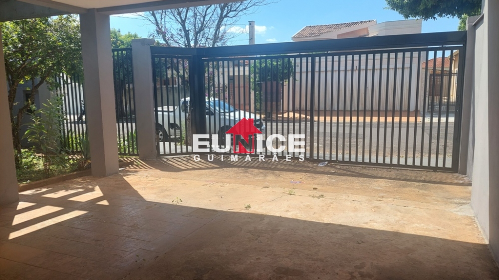 Negócio de Ocasião!! Casa Rua Pedro Toledo. R$ 300mil.