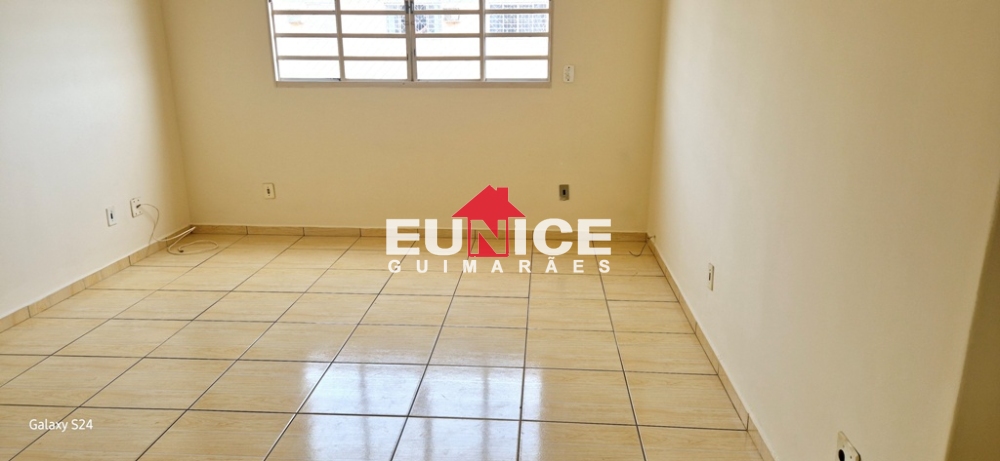 Apartamento Condomínio Europa locação. R$ 950,00 + Cond.